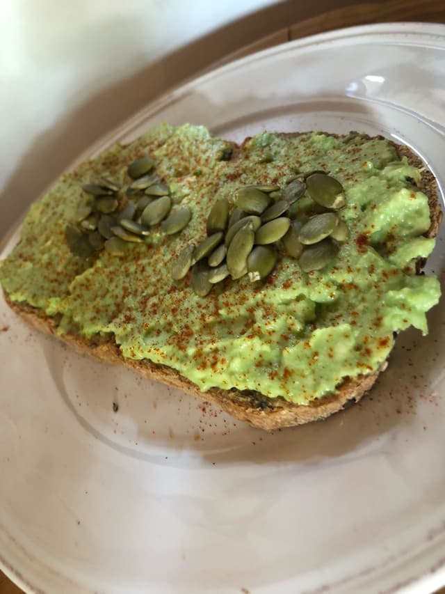 菜肴“Avocado Toast”的照片