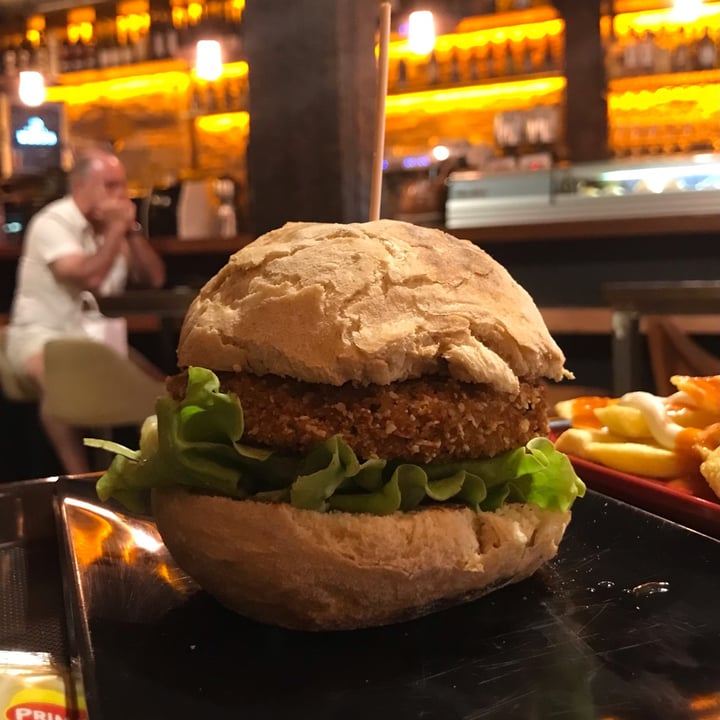photo of Bar La Muga Hamburguesa Berlín shared by @minmarmag on  01 Oct 2021 - review