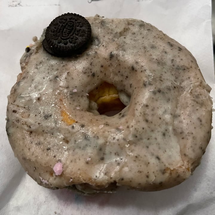photo of Empire Donuts View Street Cookies and Cream shared by @goodkarmavegan on  29 Jan 2022 - review