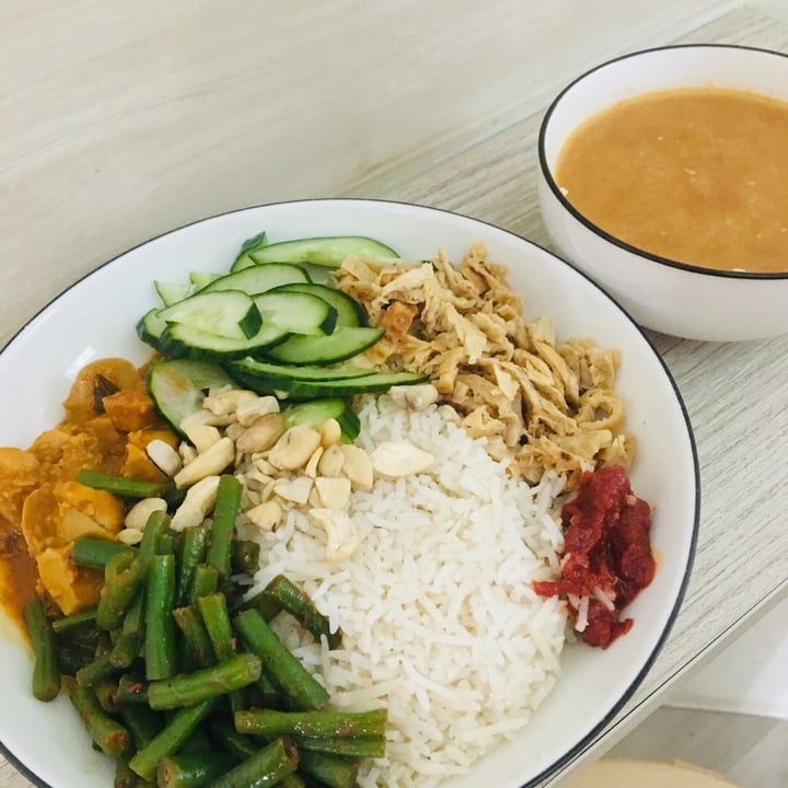 photo of Simple Lifestyle Healthy Vegetarian Cafe Vegan Nasi Lemak shared by @herbimetal on  30 Aug 2019 - review