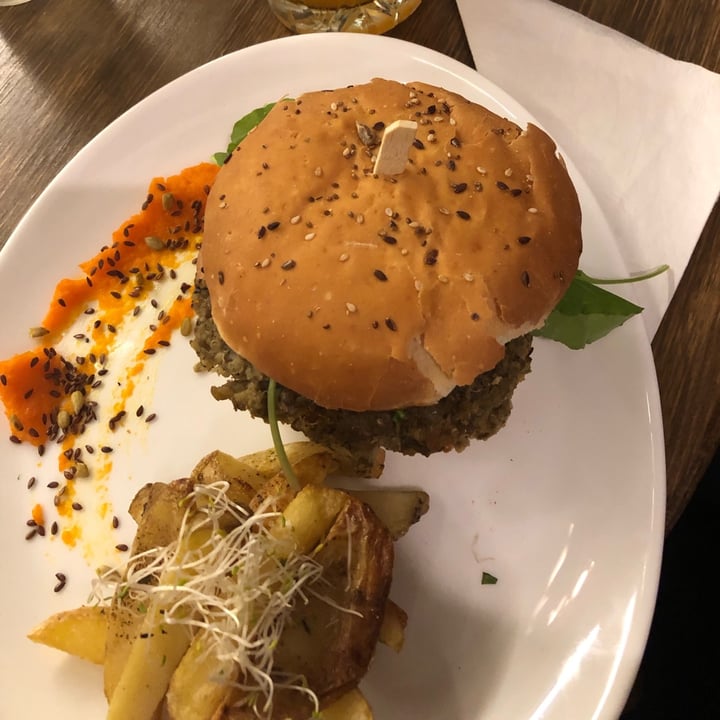 photo of Espacio Qhipa Veggie Burger shared by @sopitas on  01 Oct 2021 - review