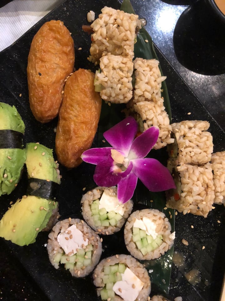photo of Hooked On Sushi Vegan Sushi Platter shared by @ecogoddess on  18 Apr 2019 - review