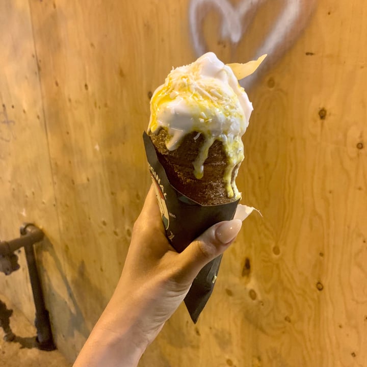 photo of Eva's Original Chimneys Mango coconut shared by @thealexrae on  28 Aug 2020 - review