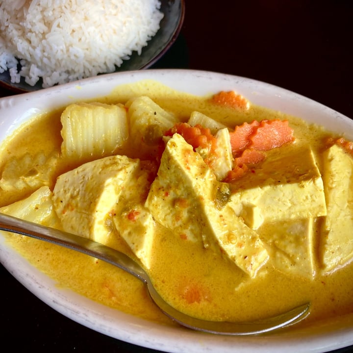 photo of My Thai Cuisine Yellow Curry Tofu shared by @howaboutyes on  27 Apr 2022 - review