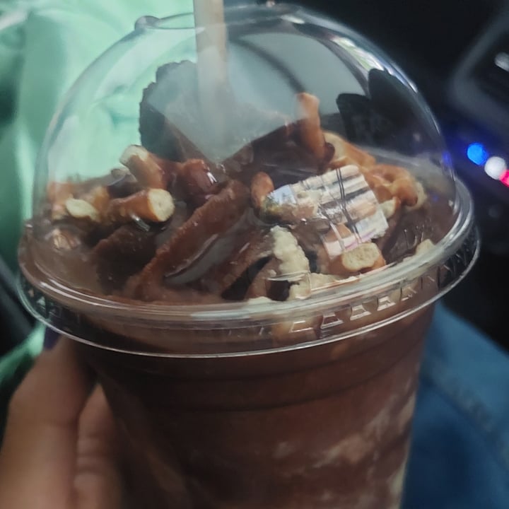 photo of Fat Vegan Malteada Chocolate con Crema de Cacahuate y Pretzel shared by @paulina1273 on  08 Jul 2022 - review