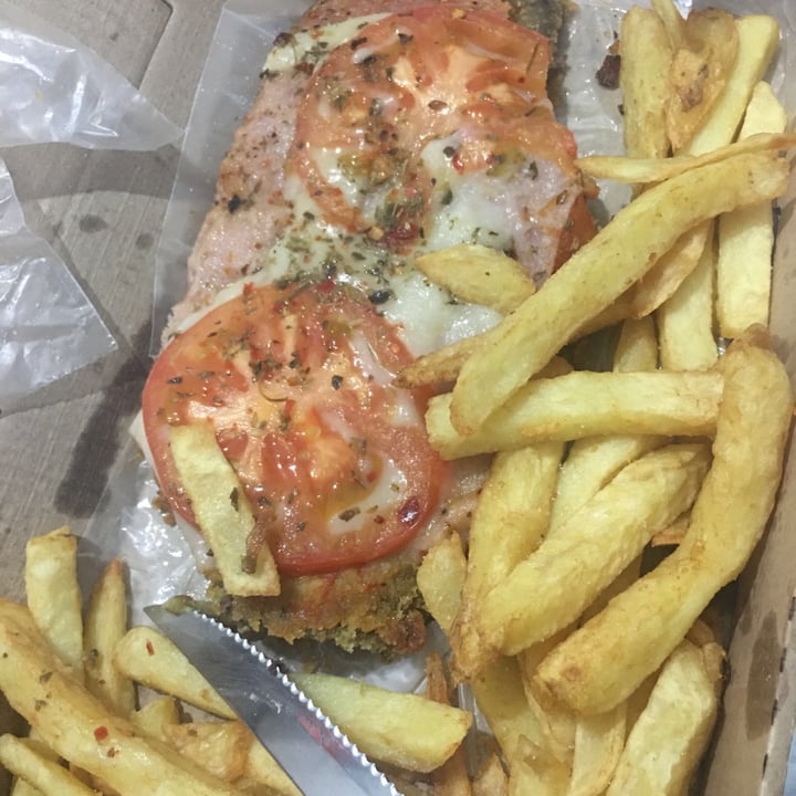 photo of Pola Milanesa Con Jamón, Queso Y Tomate shared by @magdalenahu on  06 Sep 2021 - review