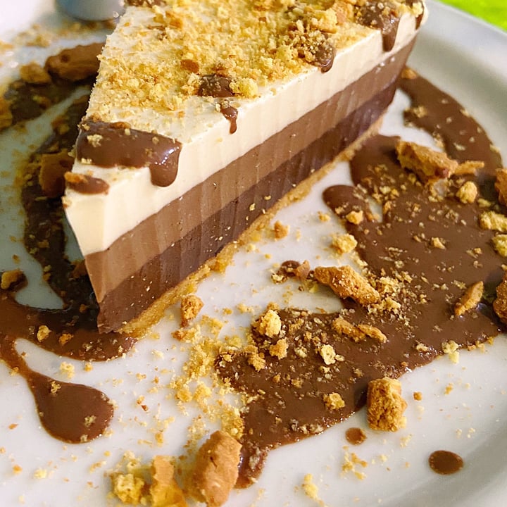 photo of Ecovegan Happy Tarta de 3 chocolates shared by @yolandagranados on  06 Mar 2022 - review