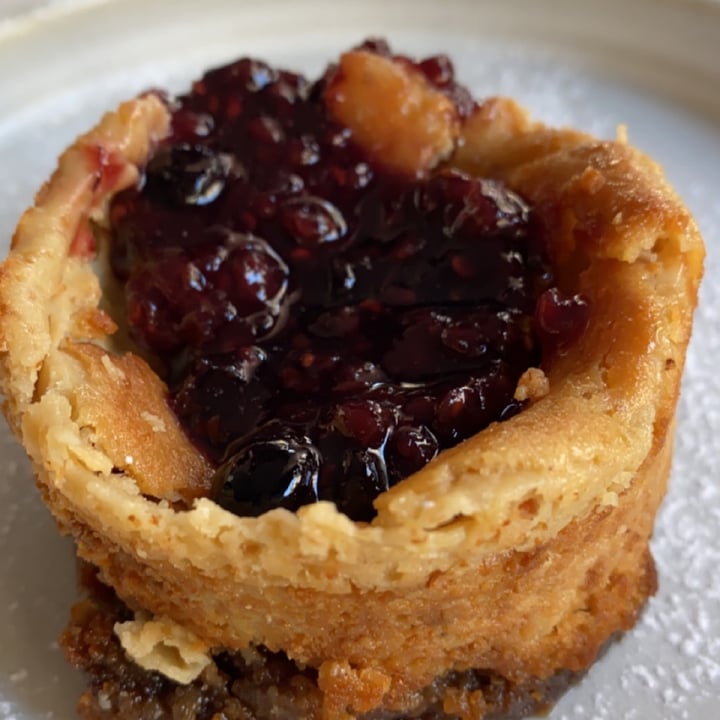 review photo of MUDRÁ EXPRESS Cheesecake de frutos rojos shared by @happinesita on 11 Dec 2021 - review