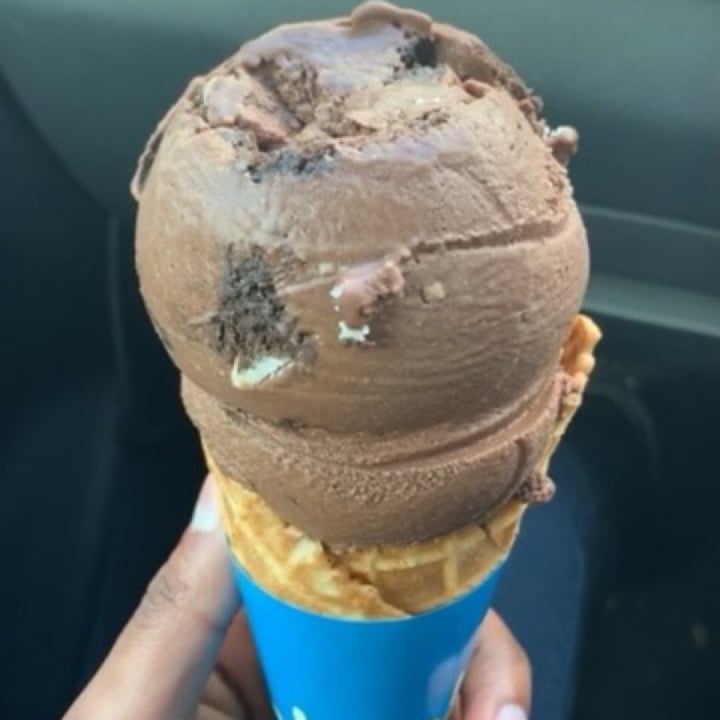 photo of Kristen's Kick-Ass Ice Cream - Noordhoek Farm Village Vegan Milk Chocolate And Oreos shared by @varivegan on  12 Jul 2020 - review