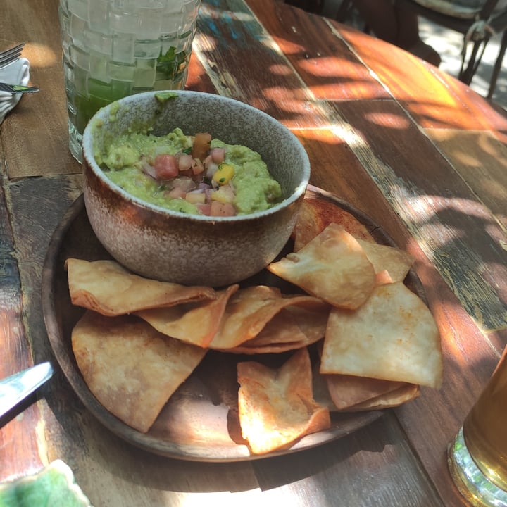 review photo of Voltereta, Bienvenido a Bali Guacamole Con Totopos shared by @noeng on 15 Jul 2021 - review