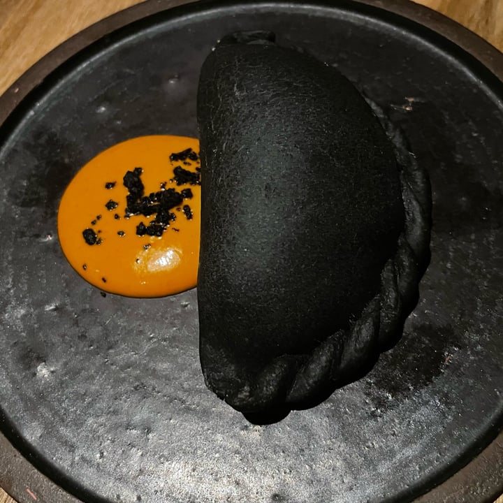 review photo of Sacro Empanada carbón activado shared by @vanepiterman on 11 Jun 2022 - review