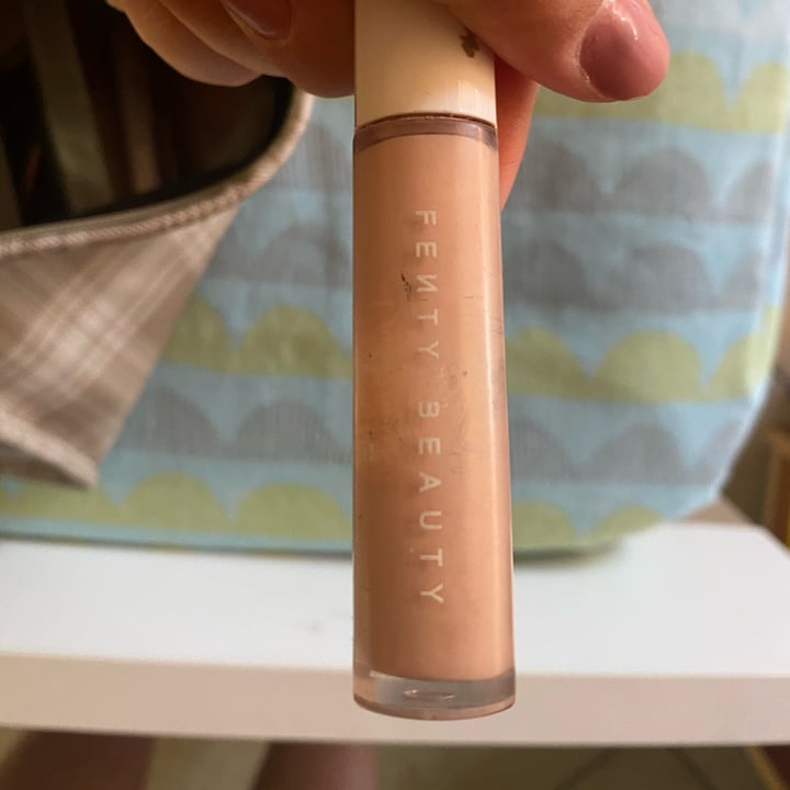 photo of Fenty Beauty Pro Filt'r Instant Retouch Concealer shared by @portosusy on  29 Jun 2022 - review