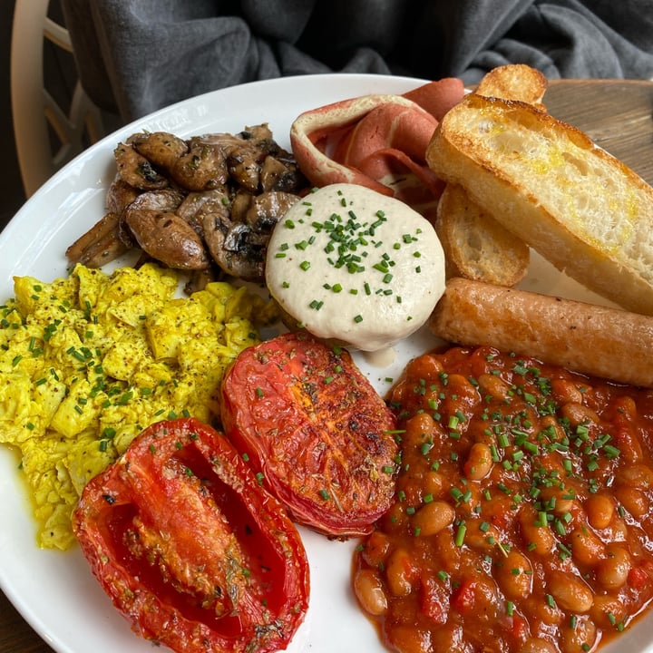 photo of Eqvilibrivm Café Full English Breakfast shared by @ignaciottd on  26 Nov 2021 - review