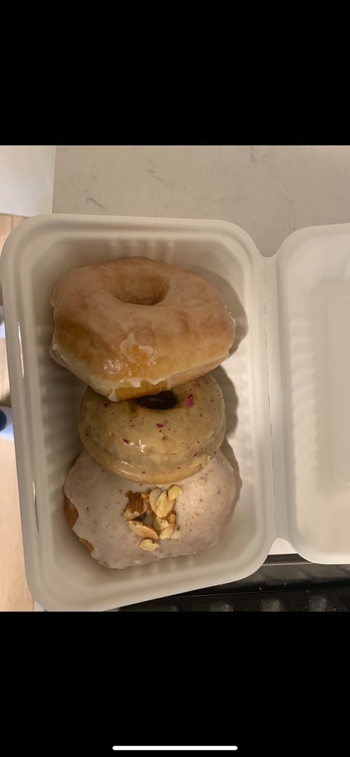 review photo of Cartems Donuts Vanilla Bean Donut shared by @kready on 22 Nov 2019 - review
