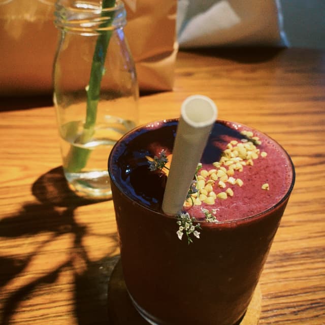 菜肴“Mulberry almond smoothie”的照片