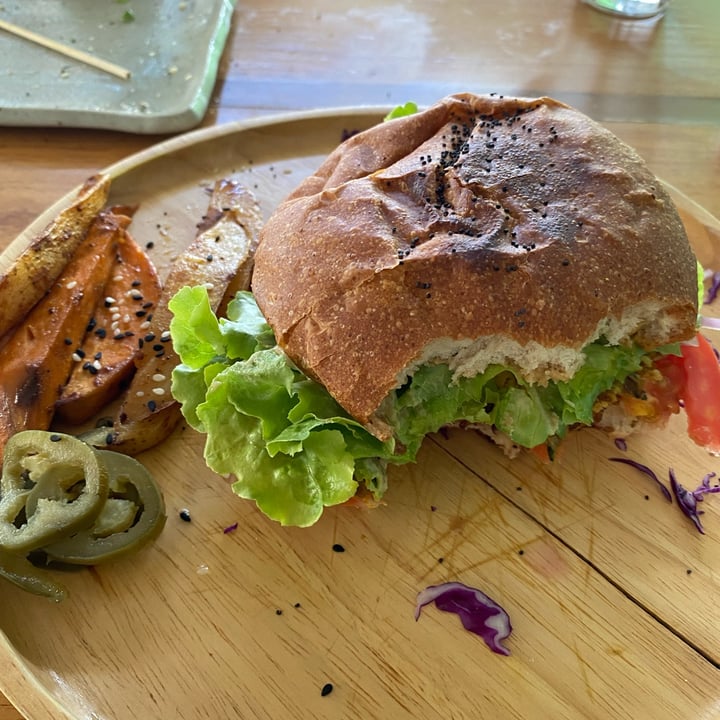 photo of Foods & Roots Lentil Burger shared by @ejaquet on  01 Jan 2022 - review
