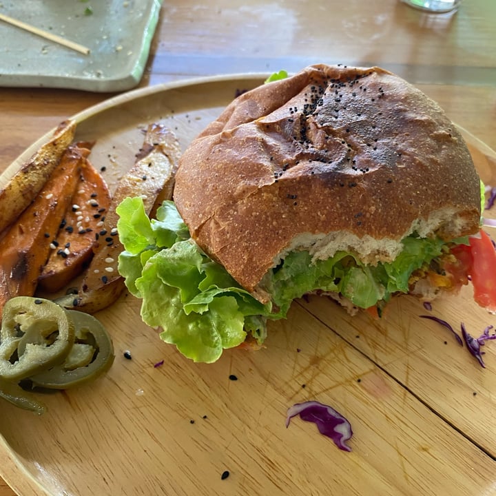 review photo of Foods & Roots Lentil Burger shared by @ejaquet on 01 Jan 2022 - review