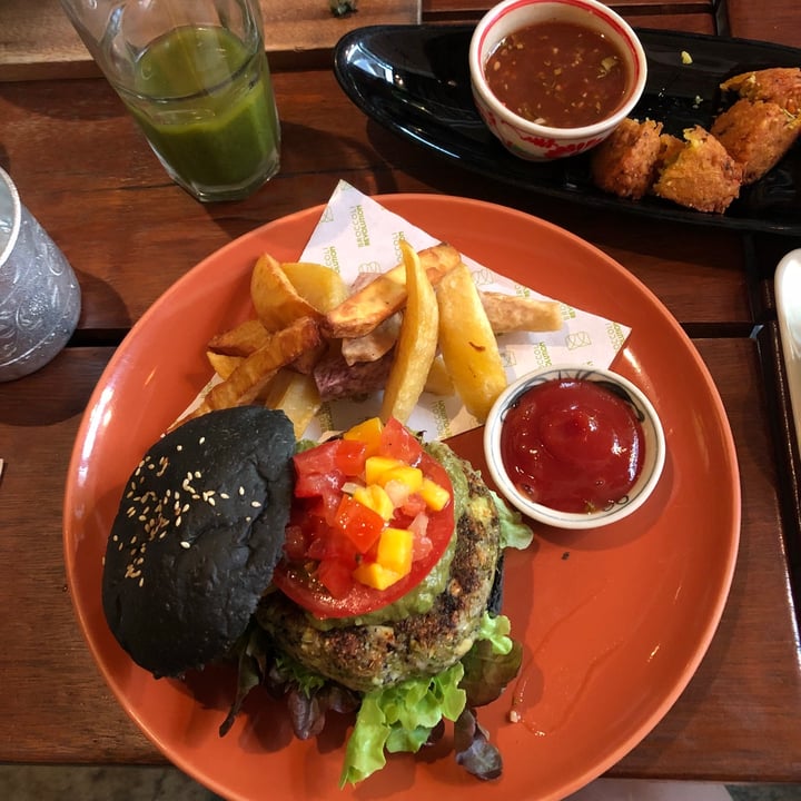 photo of Broccoli Revolution Charcoal Burger shared by @jessciufia on  15 Dec 2020 - review