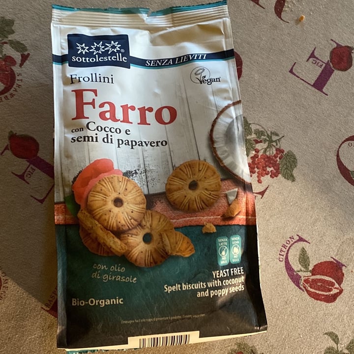 photo of Sottolestelle Frollini di Farro con cocco e semi di papavero shared by @alfi on  08 Oct 2022 - review