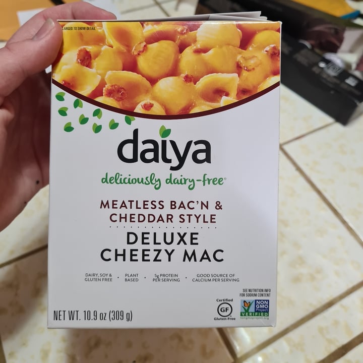 photo of Daiya Cheddar & Meatless Bacon Flavor Plant-Based Deluxe Cheezy Mac shared by @sofihuasteca on  06 May 2022 - review