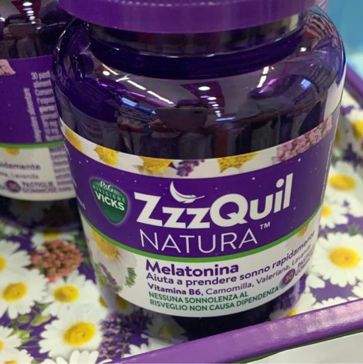 photo of Vicks Zzzquil PURE Zzzs Melatonin Gummies shared by @vittorioveg on  10 Mar 2022 - review