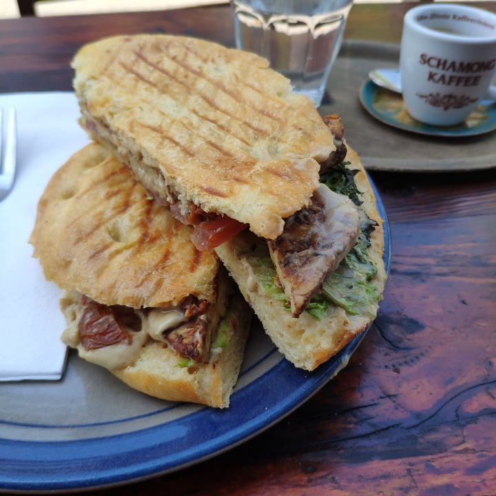 photo of Café Rotkehlchen Tempeh Keese Foccacia shared by @helogx on  02 Jun 2020 - review