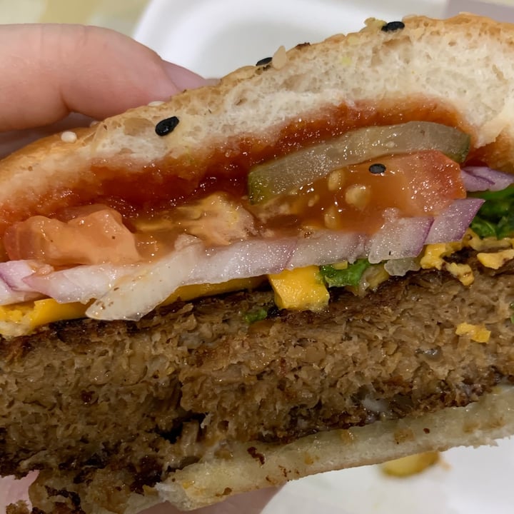 photo of Grand Hyatt Singapore Classic cheese beyond burger shared by @l0serach on  31 May 2020 - review