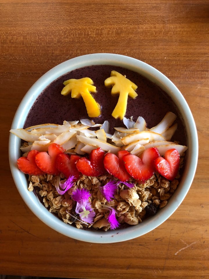 photo of NEON PALMS Açai bowl shared by @peasfulpea on  06 Jul 2019 - review