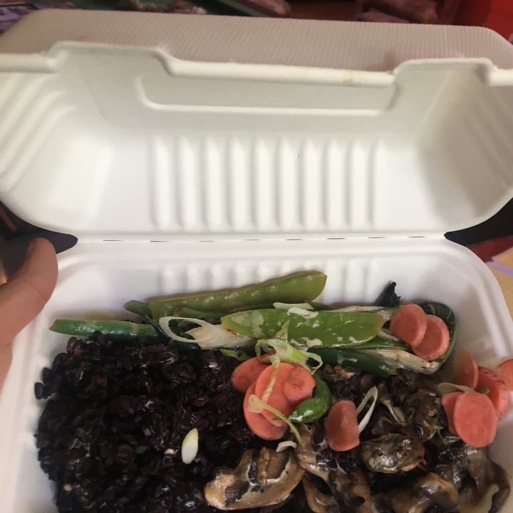 photo of Lexi's Healthy Eatery Black Beauty bowl shared by @leighclare29 on  23 Dec 2021 - review