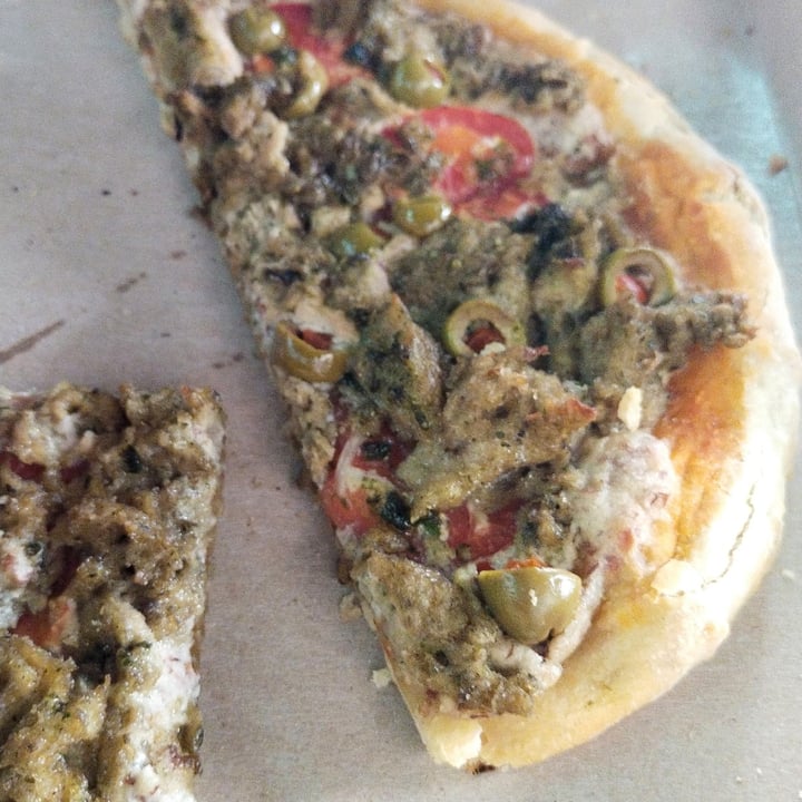 photo of La Madriguera Vegana Pizza Seitán Al Pesto shared by @laucast on  07 Aug 2022 - review