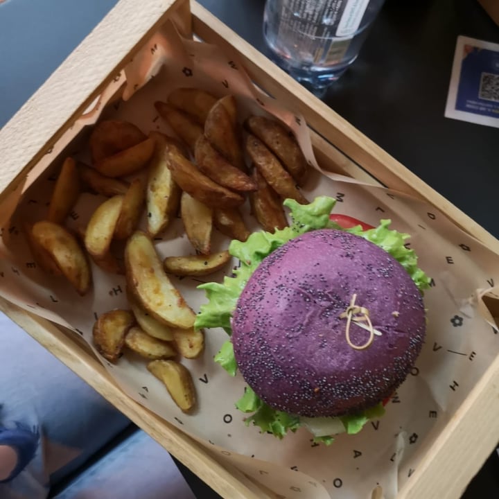 photo of Flower Burger Cheesy Cecio shared by @dargina90 on  01 May 2022 - review