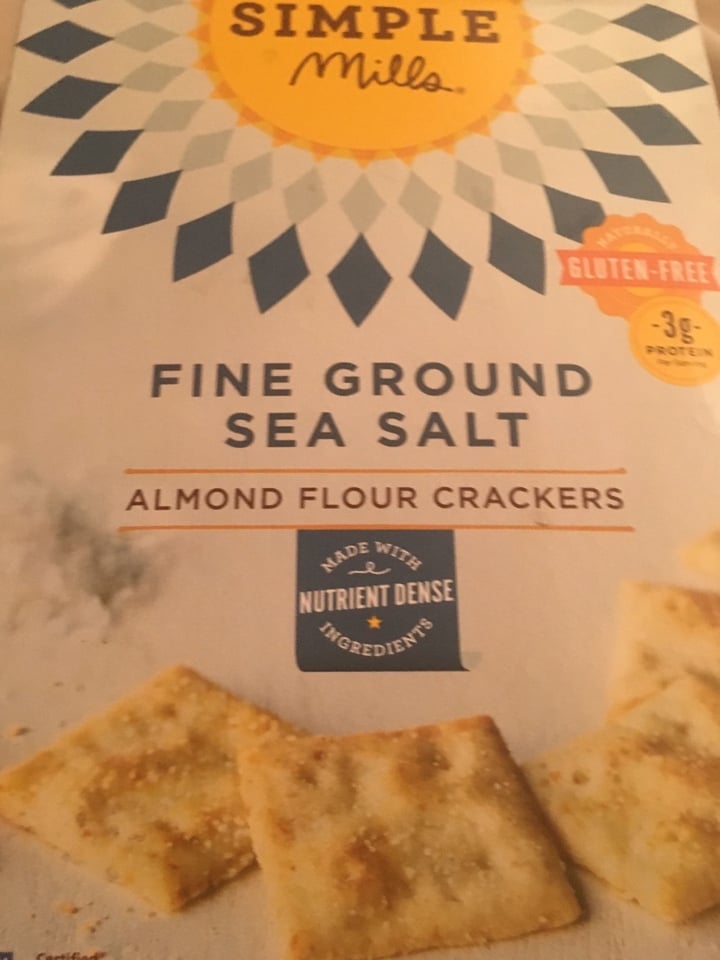 photo of Simple Mills Fine Ground Sea Salt Almond Flour Crackers shared by @veganrun7 on  24 Jan 2020 - review