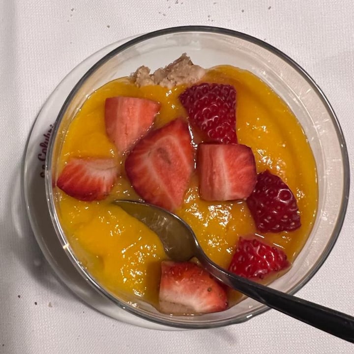 photo of La Colubrina Crumble di mandorle e datteri con Mousse Mango e Lamponi freschi interi shared by @teresatilocca on  30 Mar 2022 - review