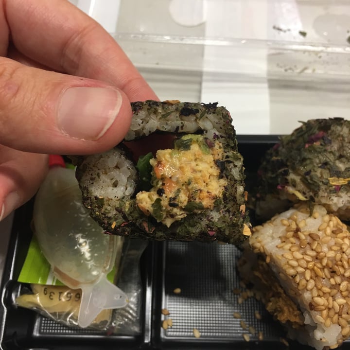 photo of Zenbu Vegan Uramaki shared by @matinegri on  09 Dec 2021 - review