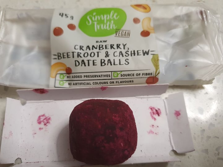 photo of Simple Truth Cranberry, Beetroot and Cashew Date balls shared by @darrenveganessen on  12 Mar 2020 - review