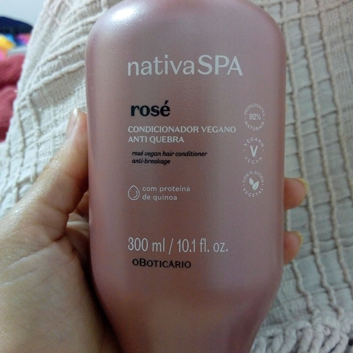 photo of O Boticário Condicionador Vegano Anti Quebra shared by @josywolfart on  13 Oct 2022 - review