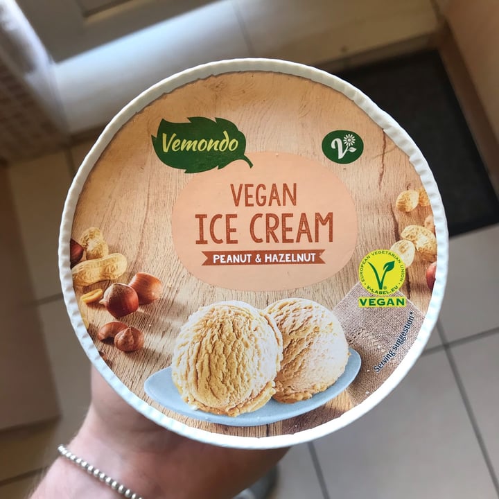 photo of Vemondo Vegan peanut&hazelnut Ice Cream shared by @morganthomas on  27 Apr 2021 - review