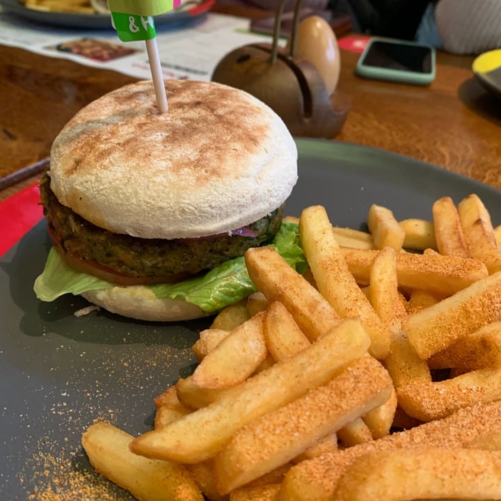 photo of Nando's Spicy Chickpea Burger shared by @fvlickerofhope on  05 May 2022 - review