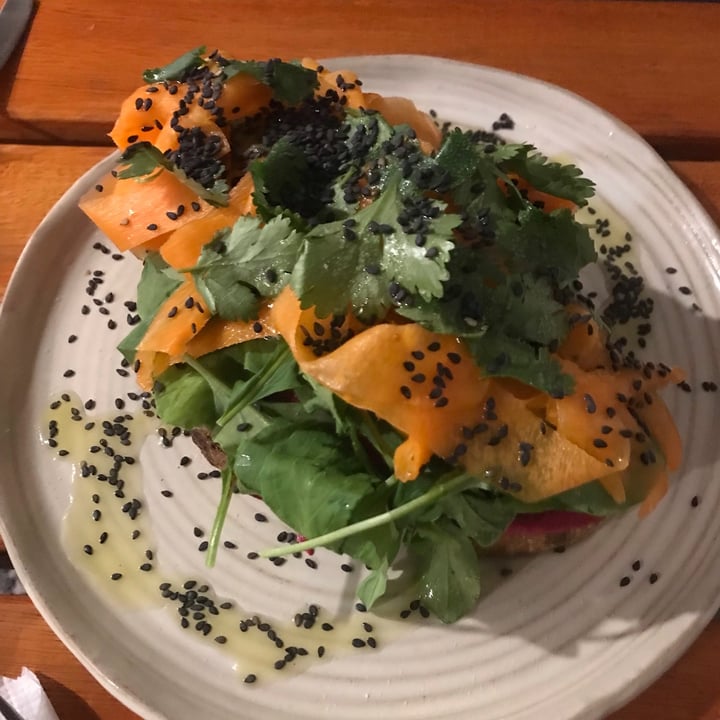 photo of FAUNA Café y Flora Tostada con hummus shared by @juliprisma on  29 Aug 2021 - review