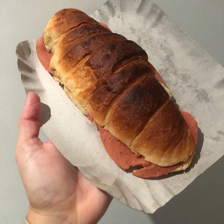 photo of Veganius Croisant De Jamón Y Queso shared by @ivettesos on  23 Jun 2020 - review