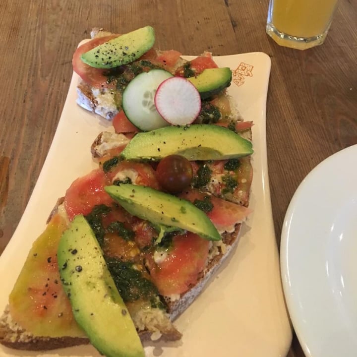 photo of Le Pain Quotidien - Recoleta Mall Tostado vegano con masa madre shared by @jonipastorius on  10 Jul 2021 - review