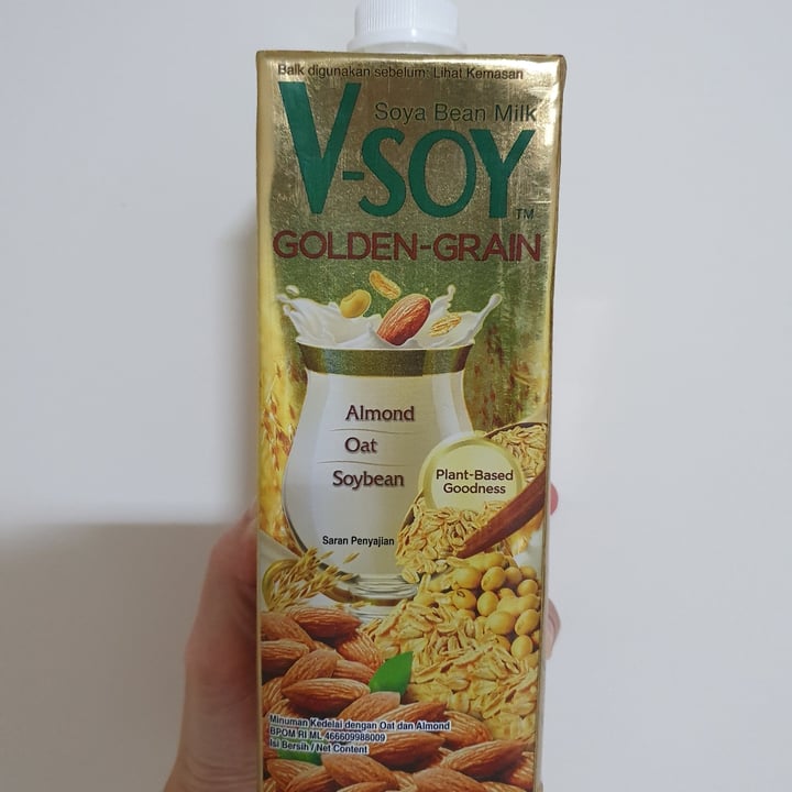 photo of V-Soy V-Soy Golden Grain Soymilk with Oats and Almond shared by @shengasaurus on  08 Feb 2021 - review