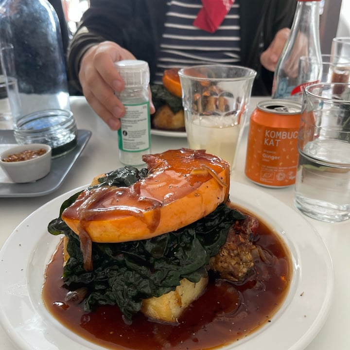 photo of Eat Your Greens Sunday roast shared by @lolumcakes on  01 Nov 2021 - review