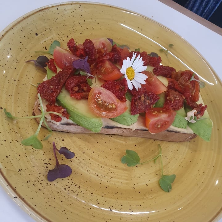 review photo of Sweetbeet Fully Loaded Toast Without Feta shared by @chrisvegan28 on 05 Oct 2021 - review