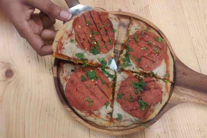 photo of Ubuntu Community - The Vegan Cafe Pepperoni Pizza shared by @abhishekveg on  06 Feb 2020 - review