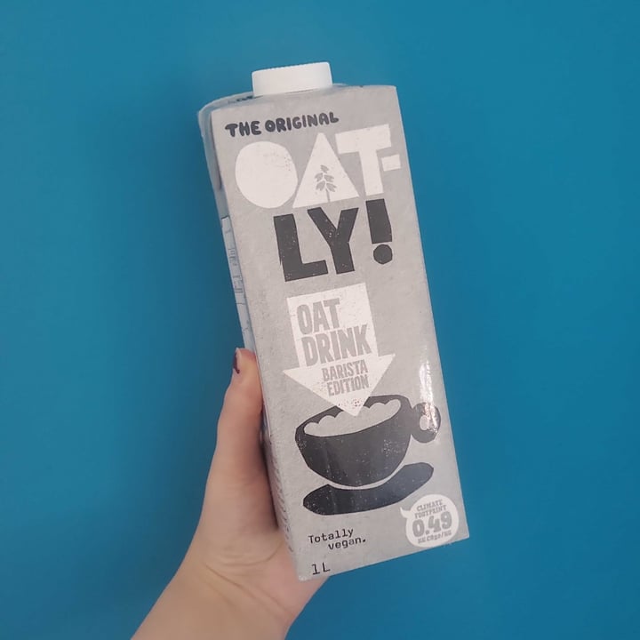 review photo of Oatly Oat Drink Barista Edition shared by @ellefinnica on 15 Oct 2022 - review