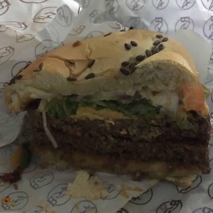 photo of Burger 54 Not chesse burger shared by @luciabarbin on  01 Feb 2021 - review