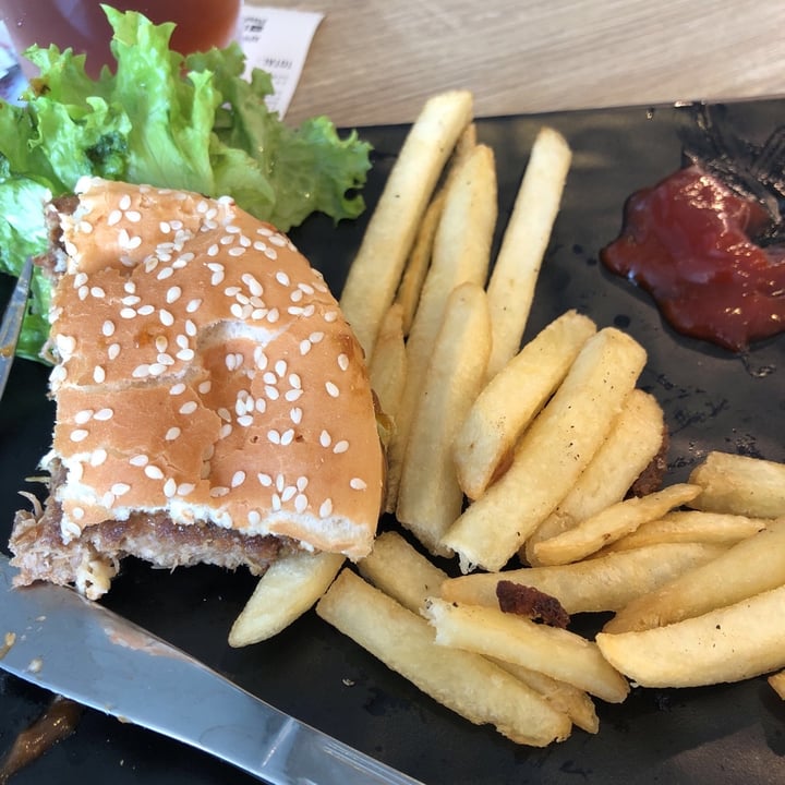 photo of Greendot Vivocity Black Pepper Soya Burger with Fries shared by @iamkarenina on  19 Jan 2020 - review