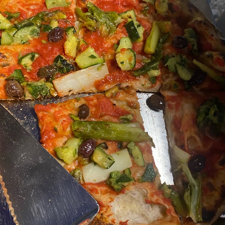 photo of da Pino Jesolo Pizza Asparagi E Zucchine shared by @ladispensavegana on  15 May 2022 - review