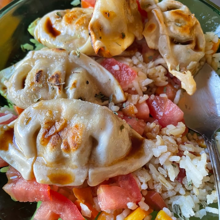review photo of Bibigo Tofu & Vegetable Gyoza shared by @beckiesveggies on 06 Jan 2022 - review